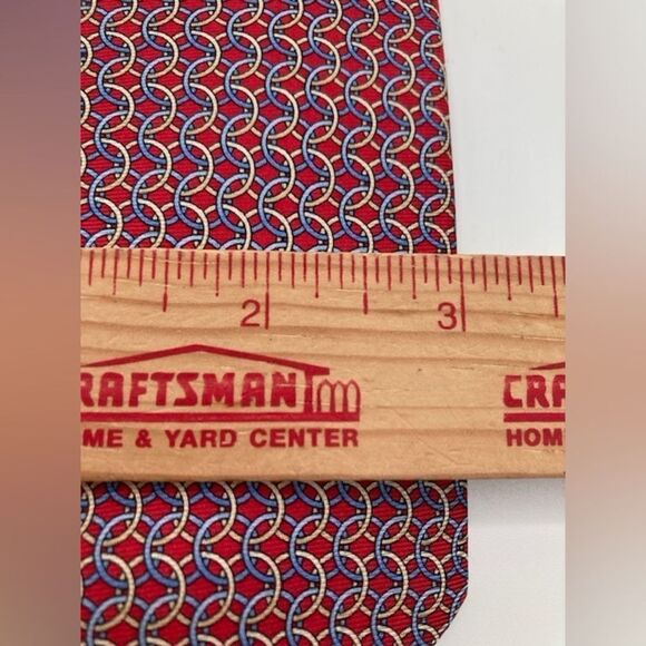 NEW Bloomingdale’s The Mens Store 100% Silk Neck Tie, Red, Interlocking Circle - Picture 2 of 6